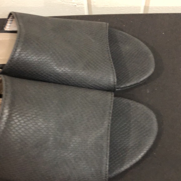 Array Black Low Heel - Picture 8 of 12